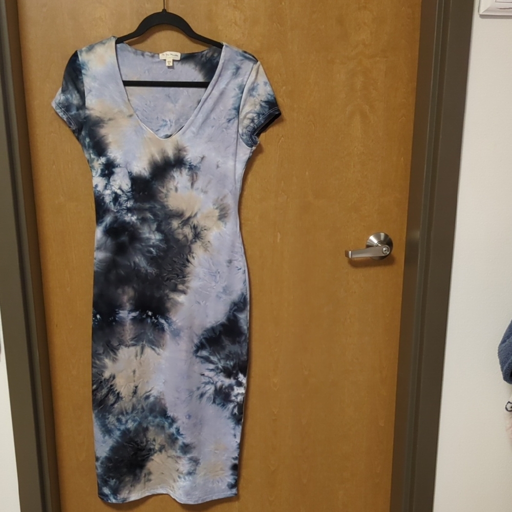 See You Monday Tie-Dye Dress - Body Skimming - Hour Glass - Lightweight - EUC